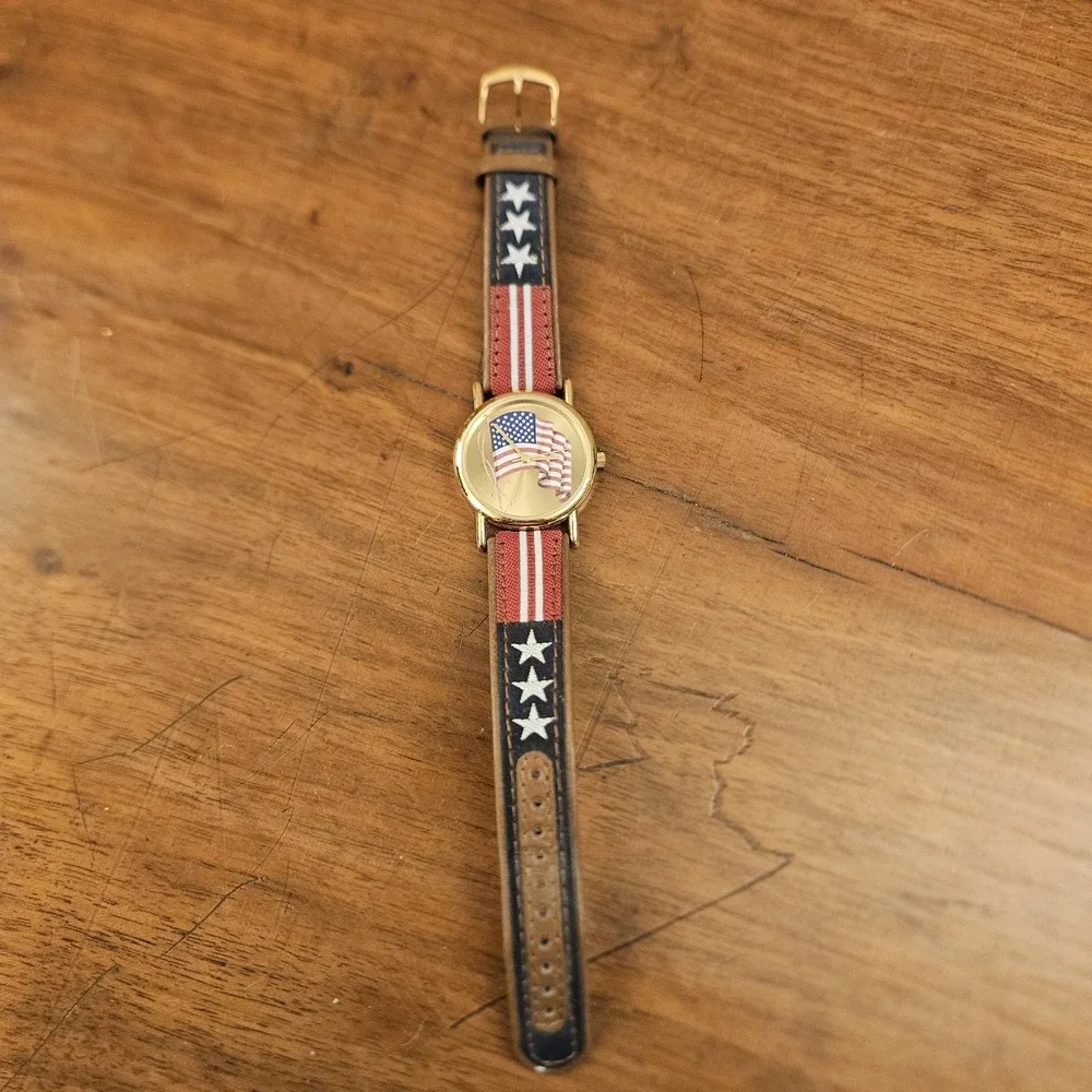 Valdawn American Flag Timepiece Analog Quartz‎ Gold Tone USA Flag UNTESTED